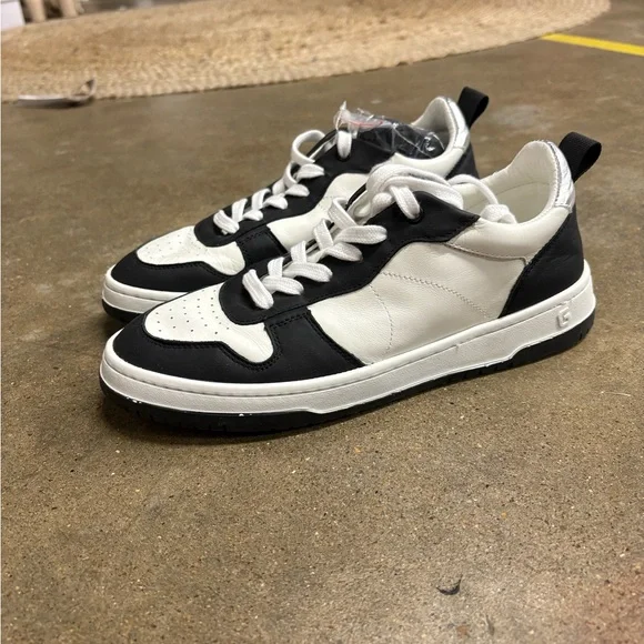 Classic Black and White Women's Sneakers - Picture 4 of 4